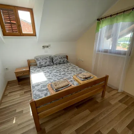 Apartment Jenny - 300m To The