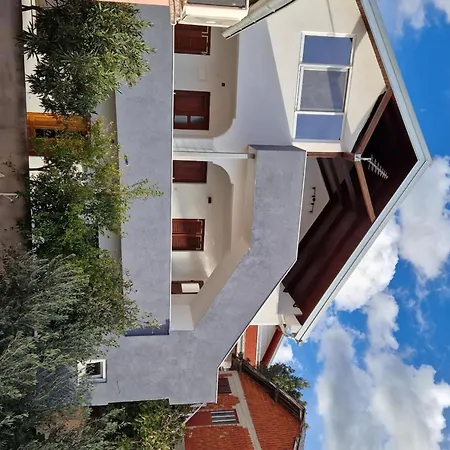 Apartment Jenny - 300m To The