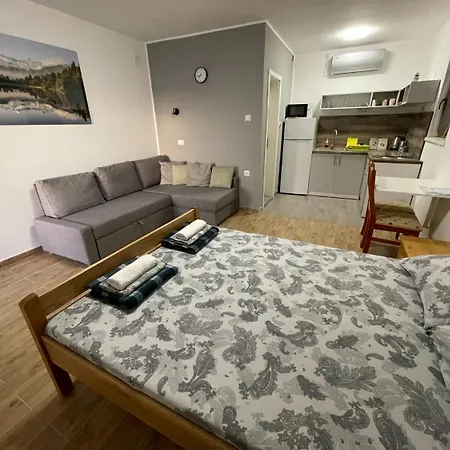 Apartment Jenny - 300m To The