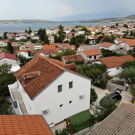 Apartment Jenny - 300m To The